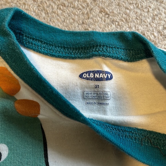Old Navy pajama set. 3t. - Picture 2 of 3